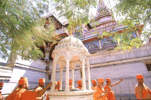 A shrine in memory of Shriji Maharaj's divine sport of churning buttermilk