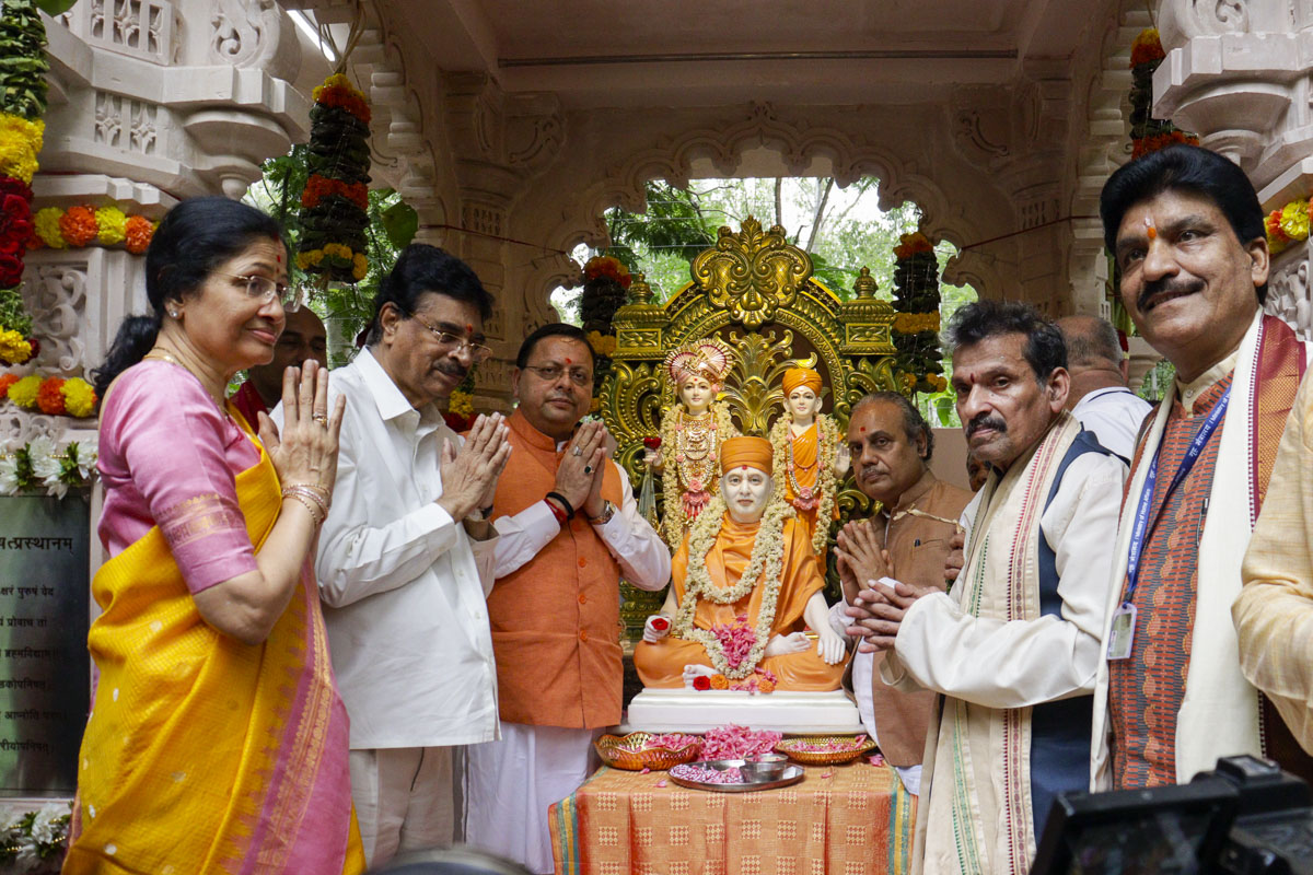 Honorable Governor and Chief Minister at inauguration of Mandir