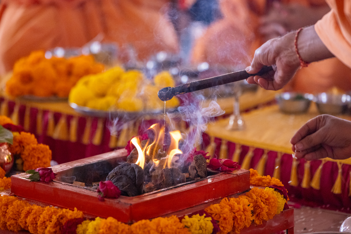 A swami performs the vastu pujan rituals
