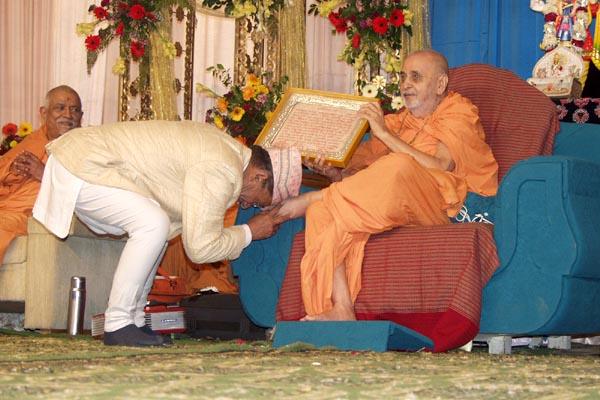 ... and present it to Swamishri