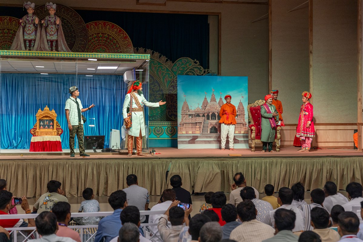 <a href='https://www.baps.org/Photos/2025/Cultural-Program-34207.aspx?mid=287626' target='new' style='text-decoration:underline; color:blue;'>Cultural Program</a>