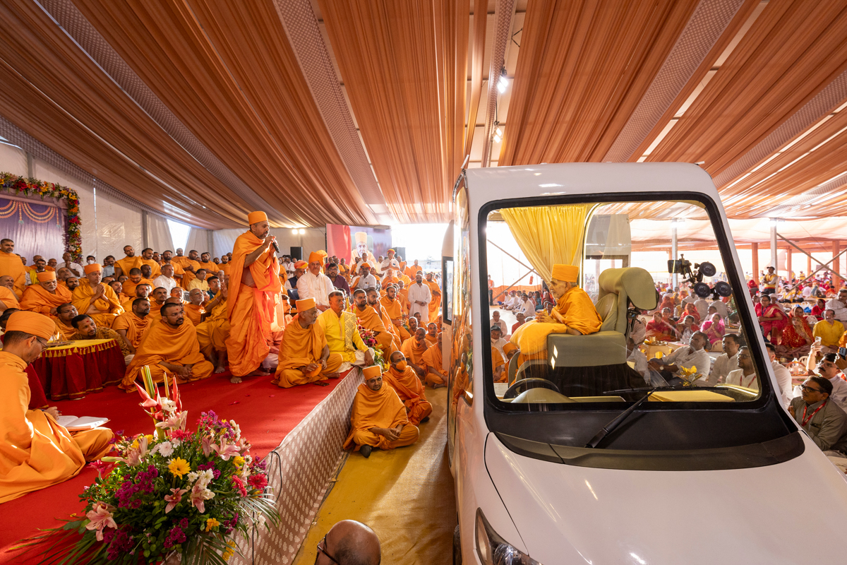Yogiprem Swami presents before Swamishri