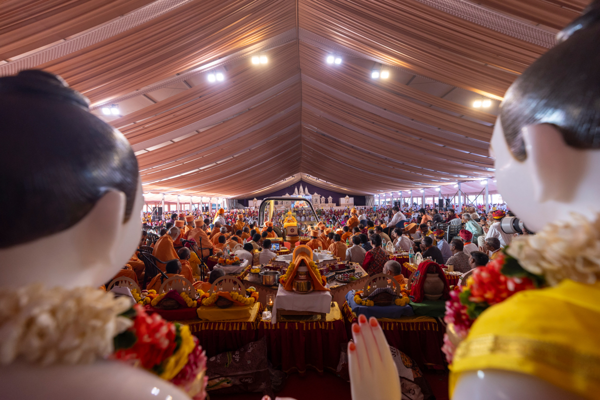 Swamis and devotees during the assembly