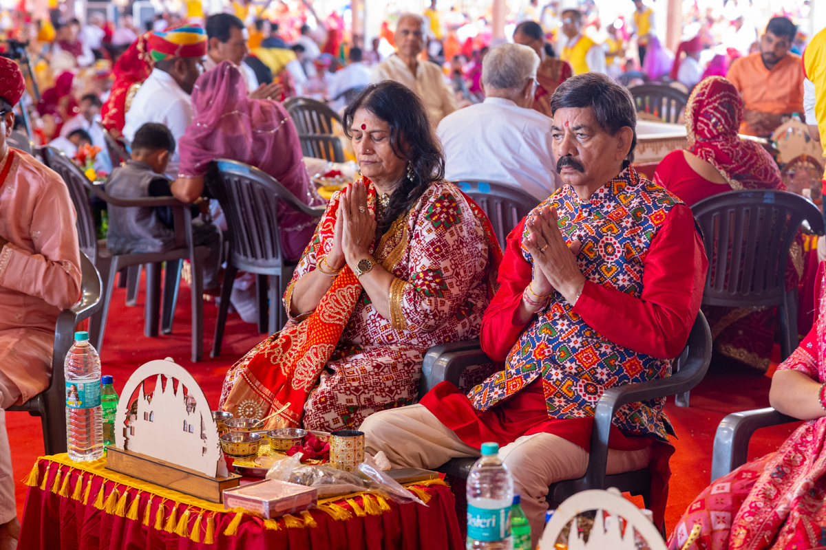 Devotees and well-wishers participate in the yagna rituals