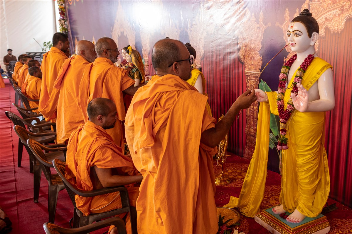 Swamis perform the nyas vidhi