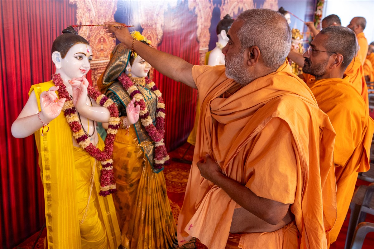 Swamis perform the nyas vidhi