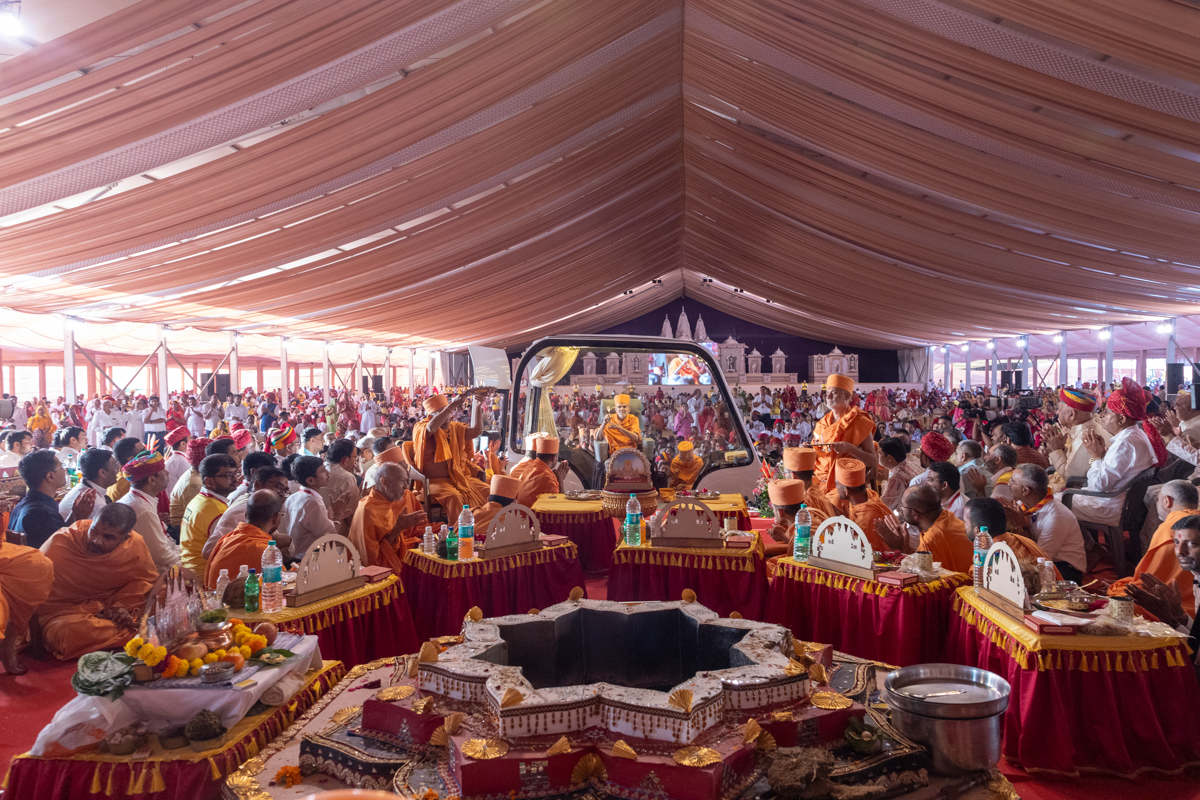 <a href="https://www.baps.org/Photos/2025/Shri-Swaminarayan-Vishwashanti-Mahayaag-Day-2-34246.aspx?mid=287626" target="new" style="text-decoration:underline; color:blue;">Shri Swaminarayan Vishwashanti Mahayaag - Day 2</a>