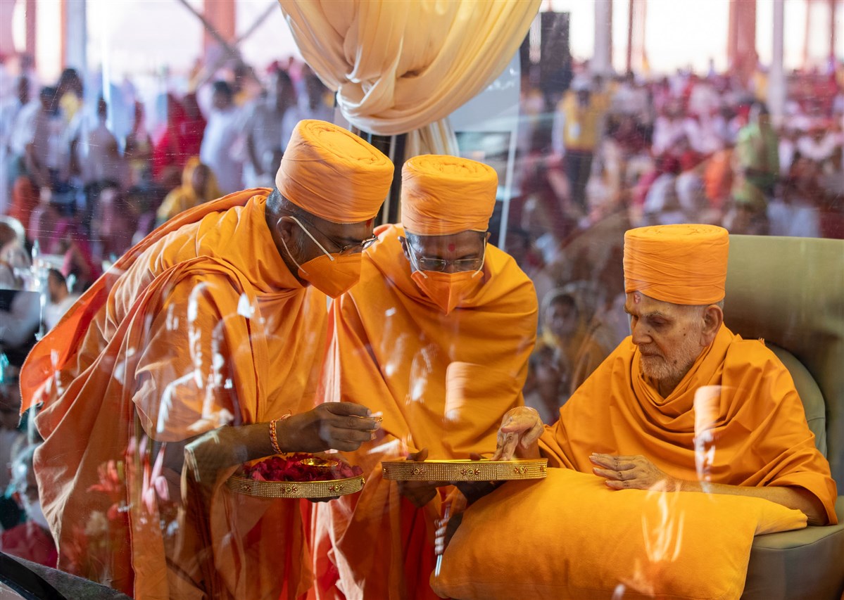 Swamishri during the yagna rituals