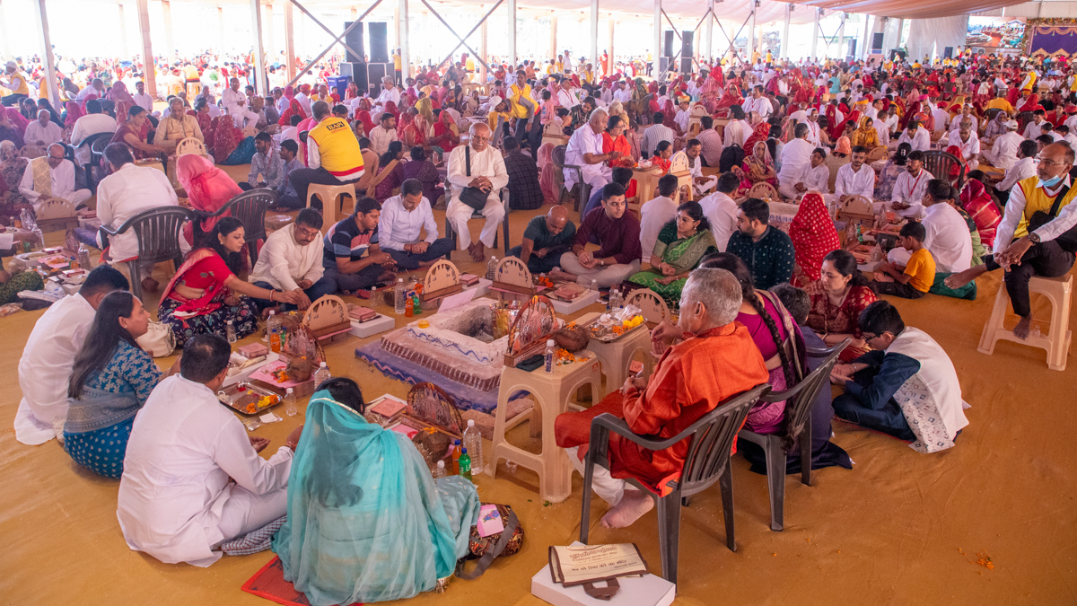 Devotees and well-wishers participate in the yagna rituals