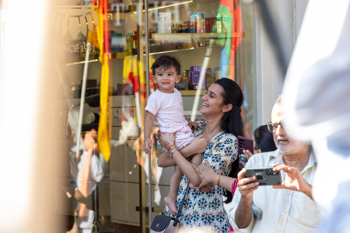 Devotees doing darshan of the nagar yatra