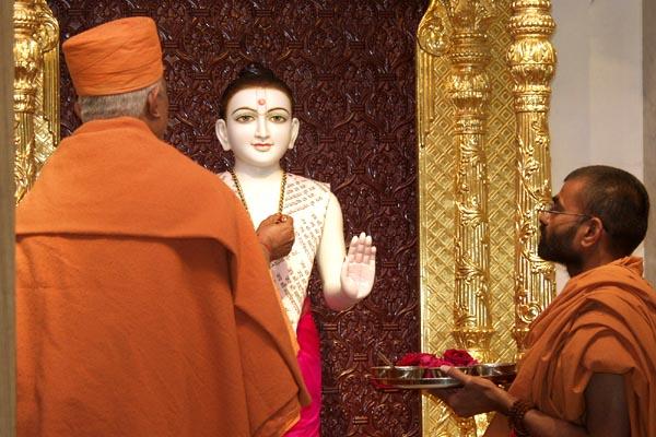 Pujya Doctor Swami engaged in the pratishtha rituals of Shri Ghanshyam Maharaj