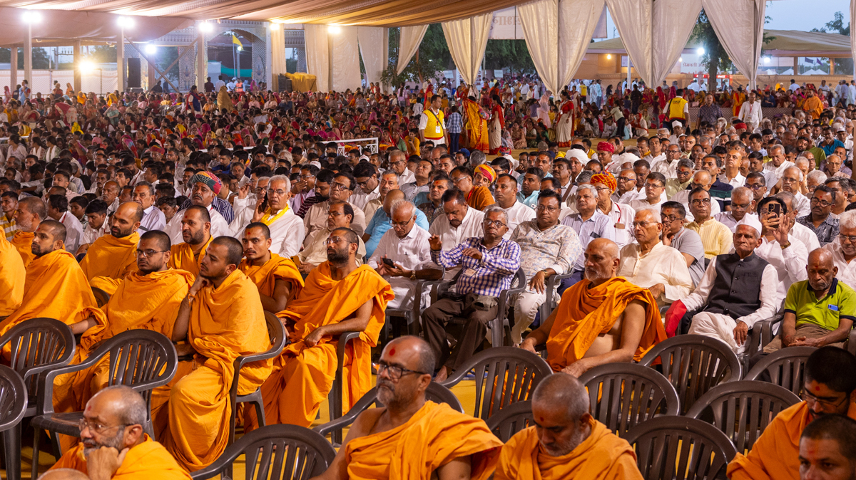 Swamis and devotees during the assembly