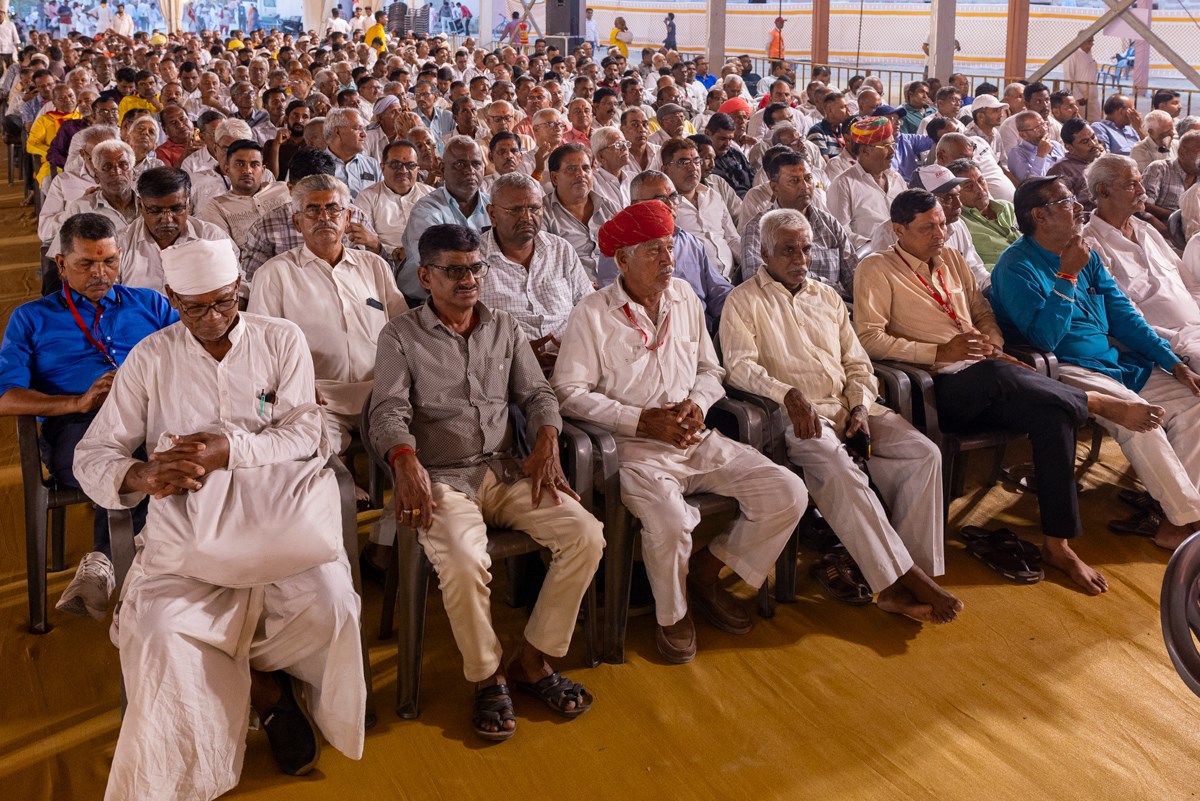 Devotees and well-wishers during the assembly