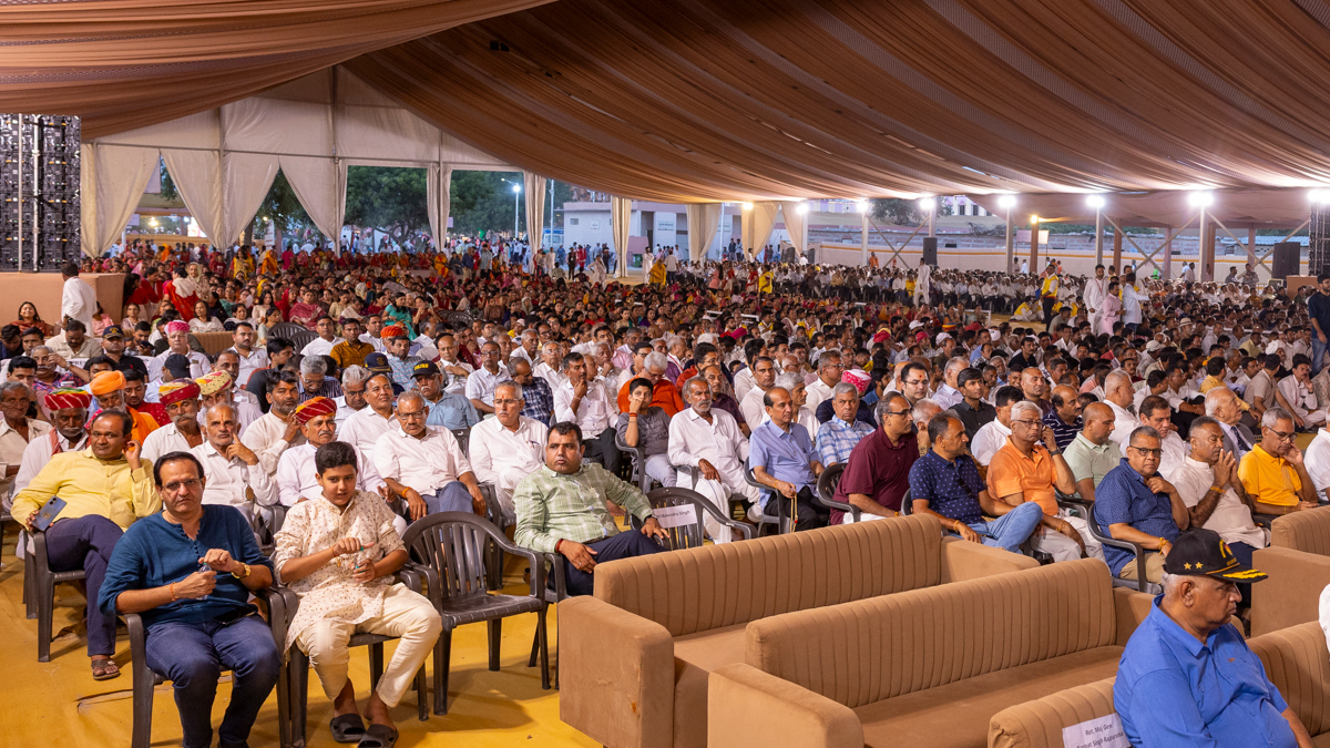 Devotees and well-wishers during the assembly