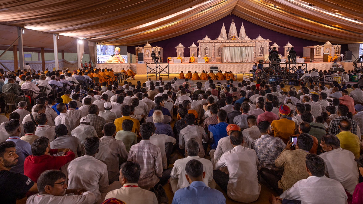 Swamis and devotees during the assembly
