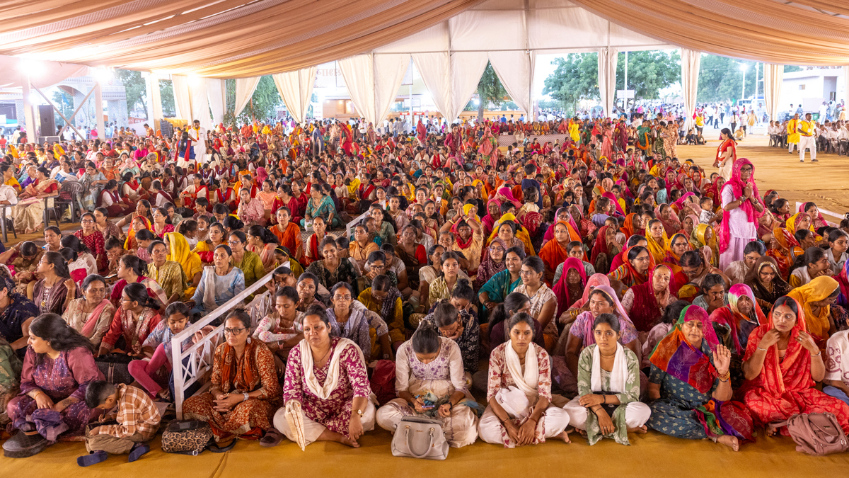 Devotees and well-wishers during the assembly