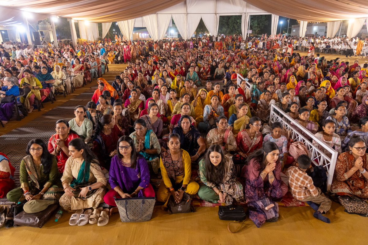 Devotees and well-wishers during the assembly