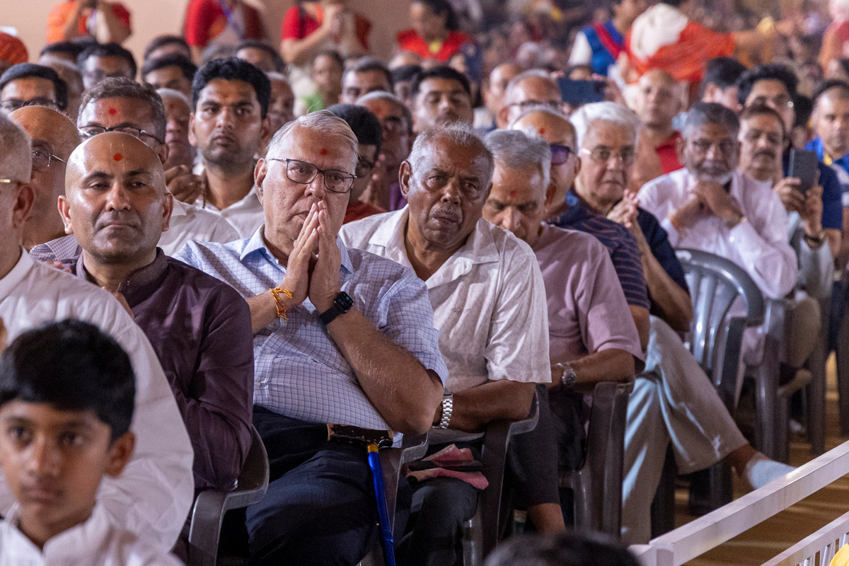 Devotees and well-wishers during the assembly