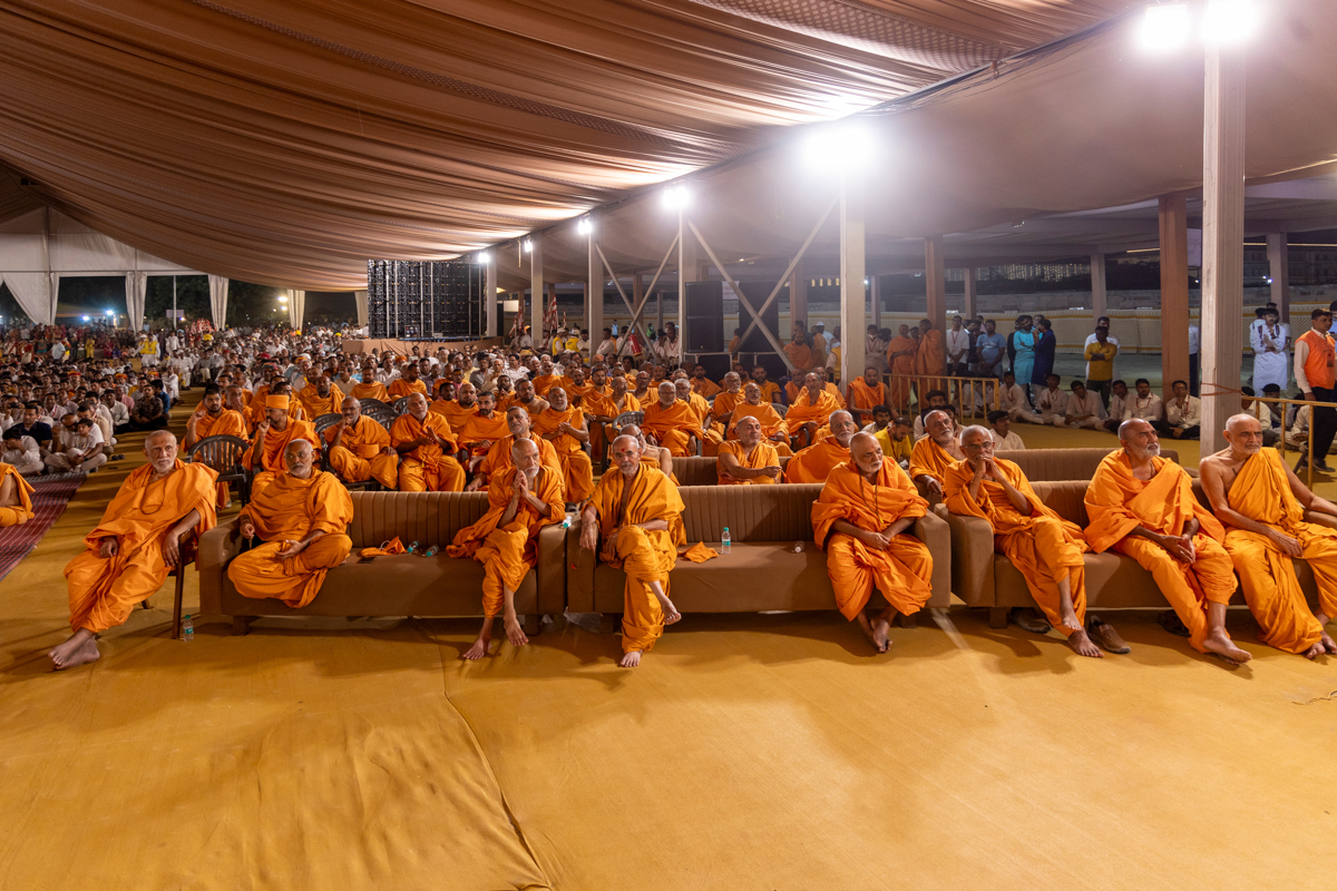 Swamis and devotees during the assembly