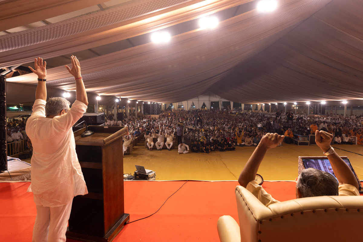 Devotees and well-wishers during the assembly