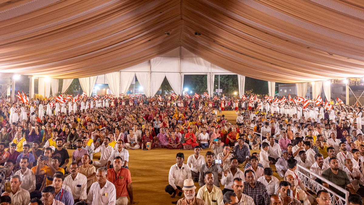 Devotees and well-wishers during the assembly