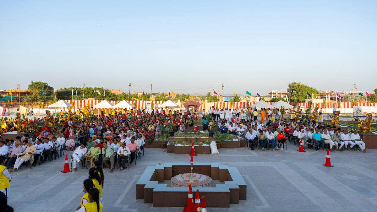 Devotees and well-wishers during the pratishtha mahapuja
