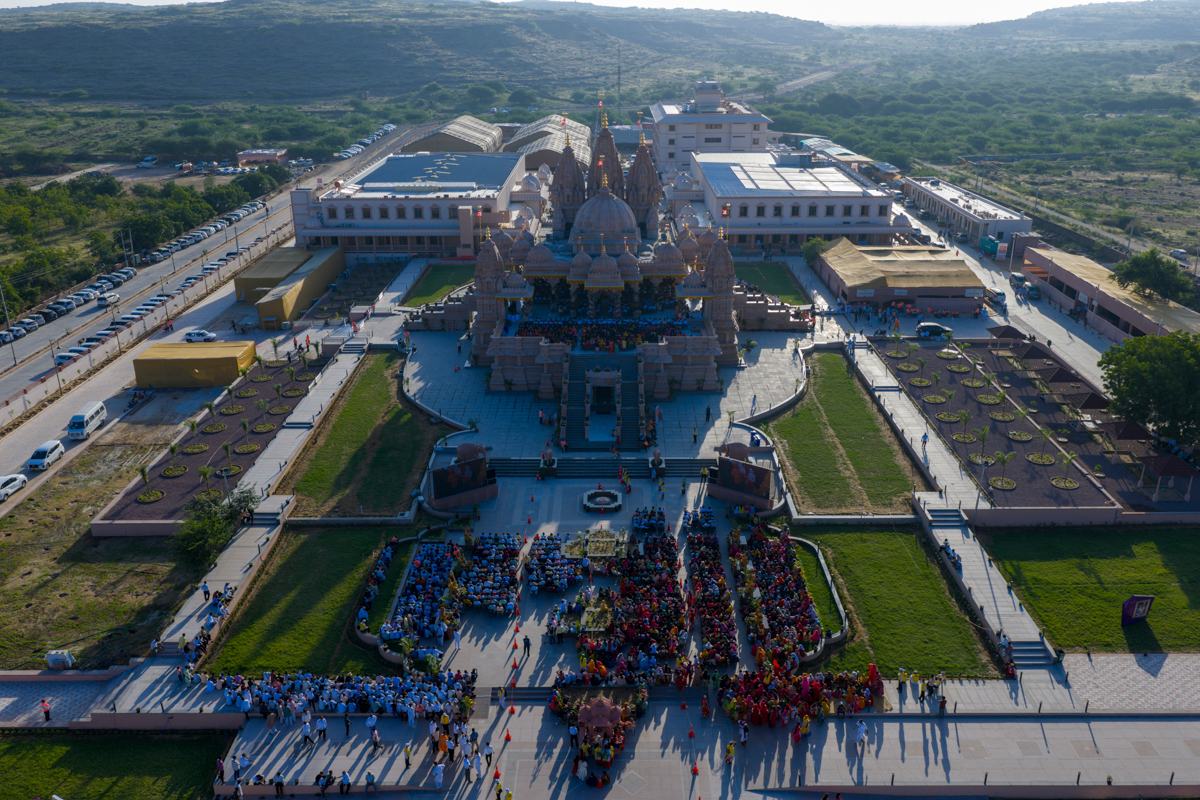 Devotees and well-wishers during the pratishtha mahapuja