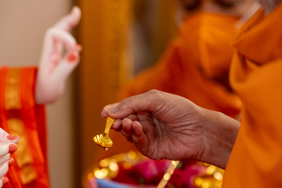Swamishri performs the murti-pratishtha rituals