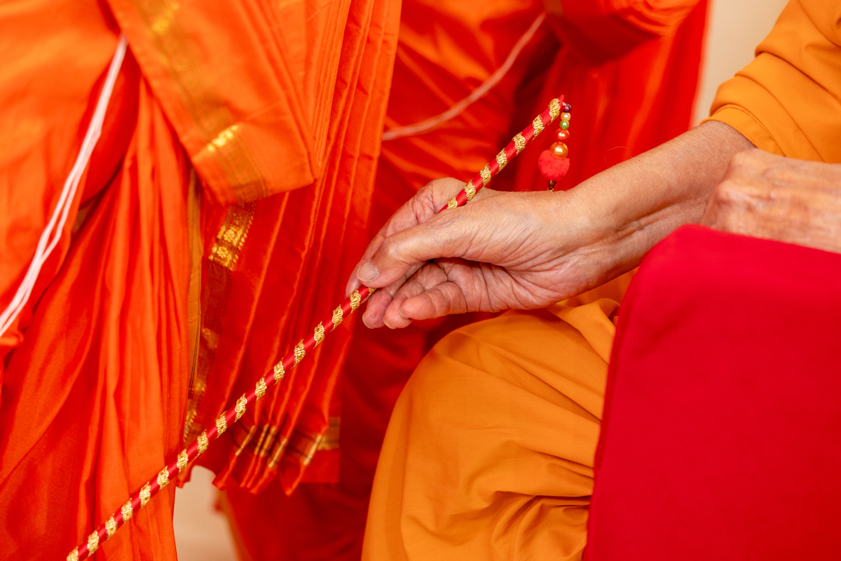 Swamishri performs the murti-pratishtha rituals