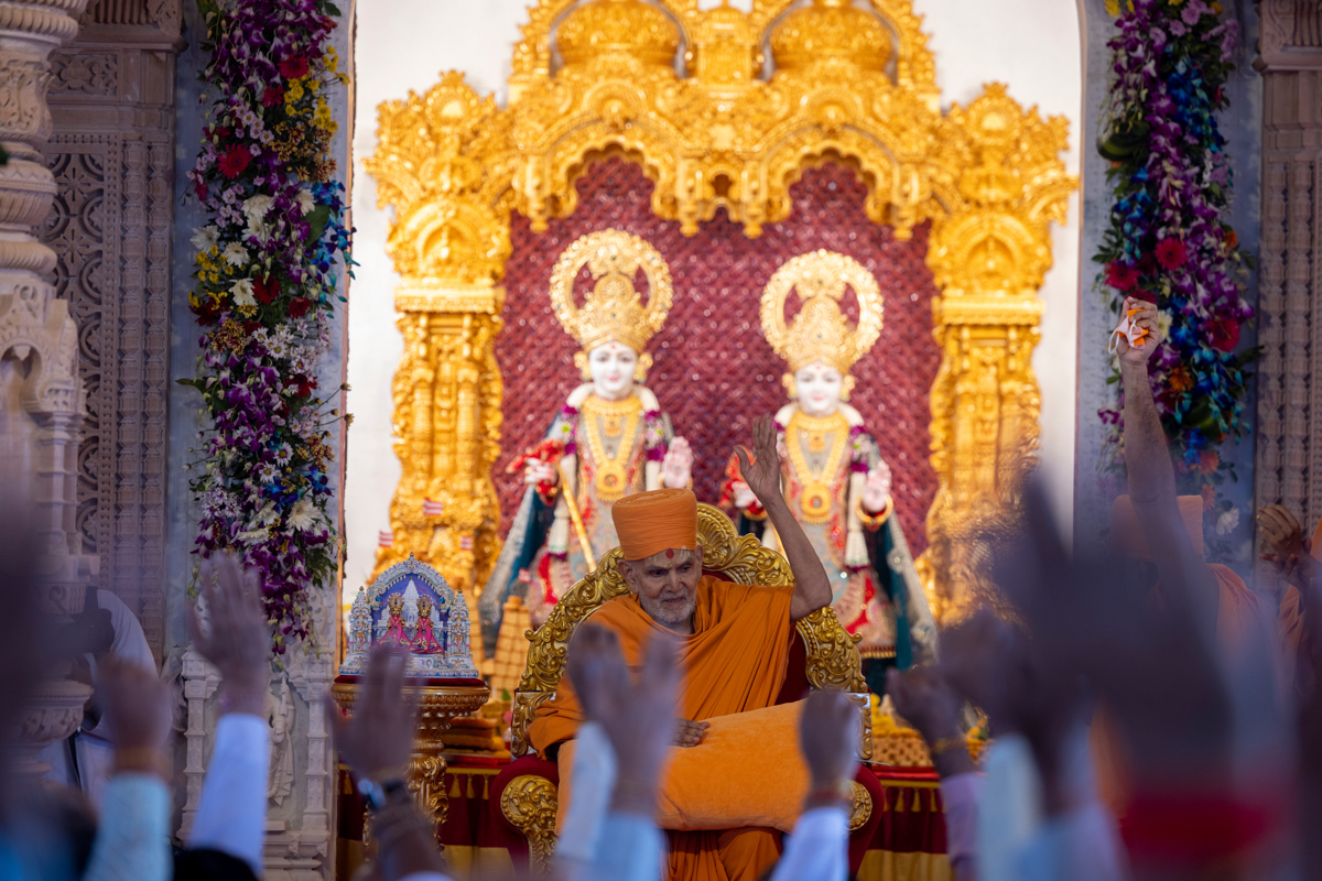 Swamishri hails 'Jodhpur Mandir Mahotsav ni jai'