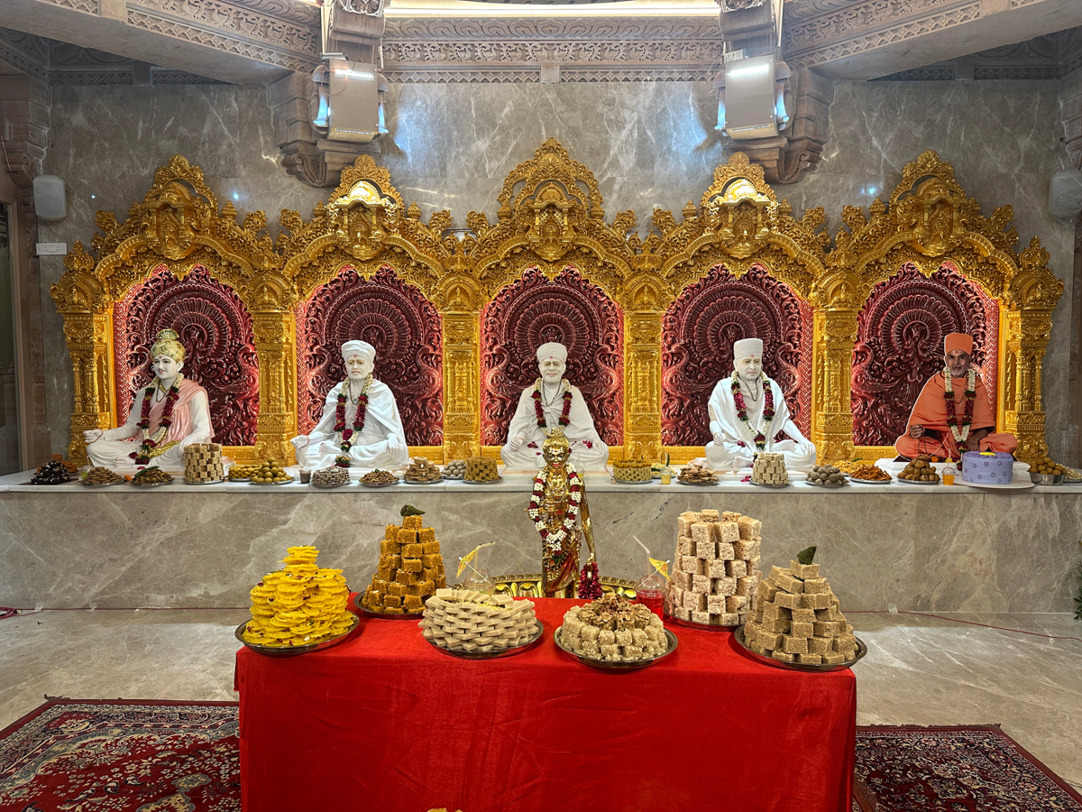 Shri Nilkanth Varni and Shri Guru Parampara