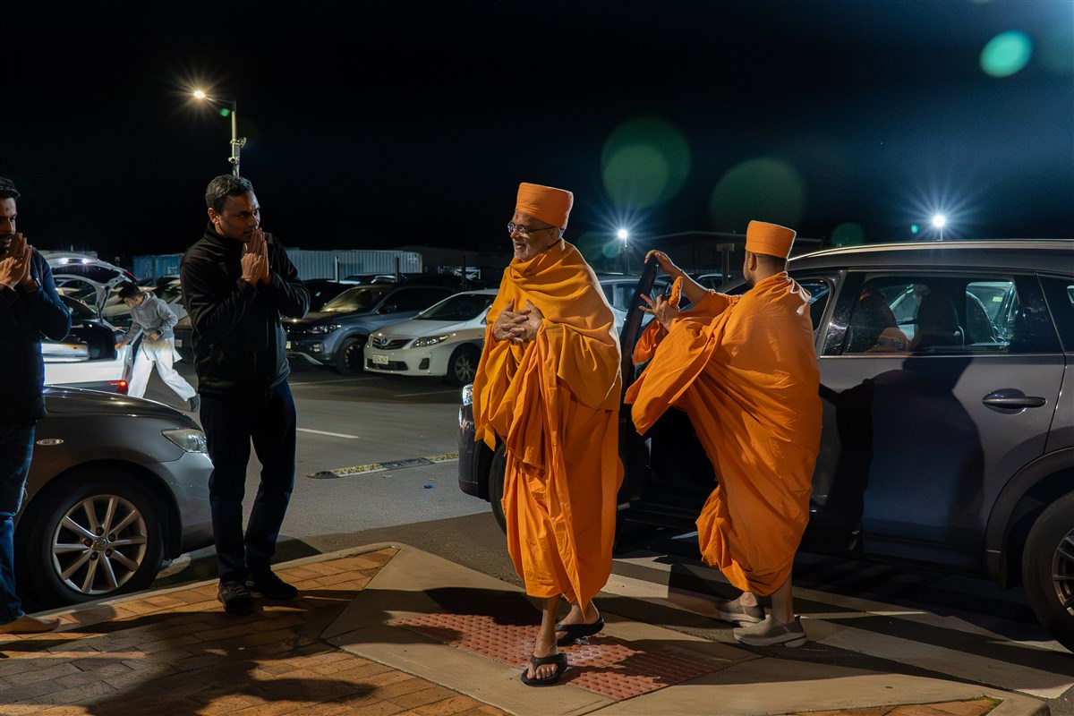 Satsang Vicharan by BAPS Swamis, Adelaide