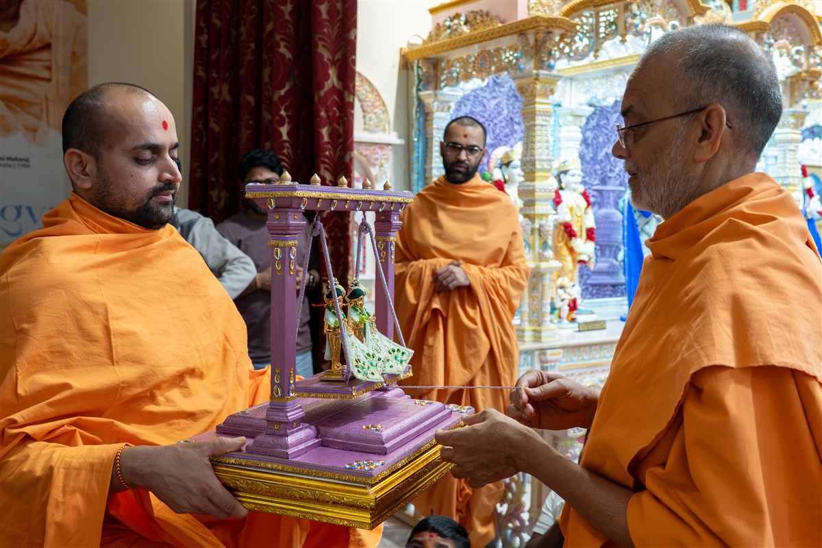 Satsang Vicharan by BAPS Swamis, Adelaide