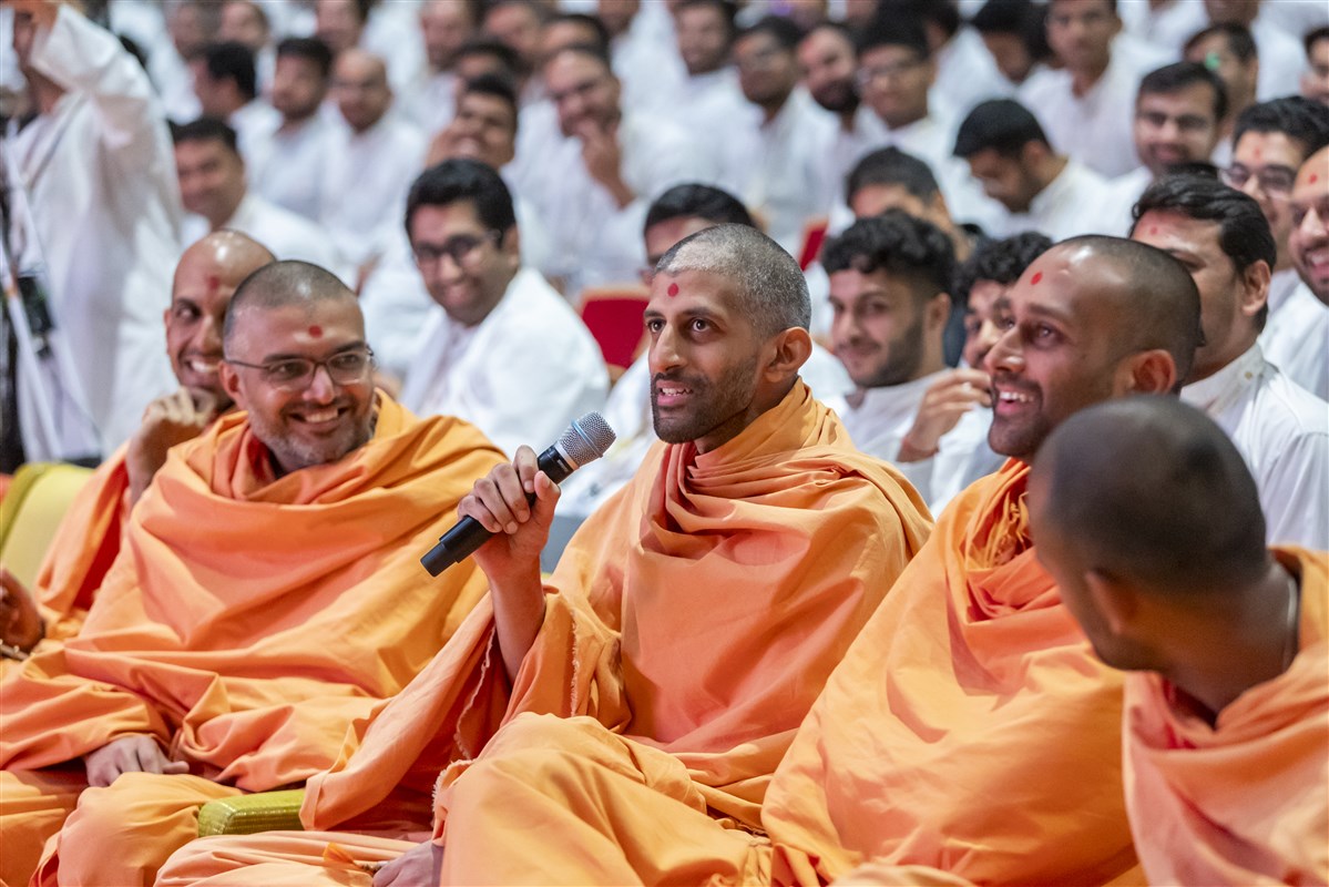 Delegates participated in an interactive Q&A session with swamis