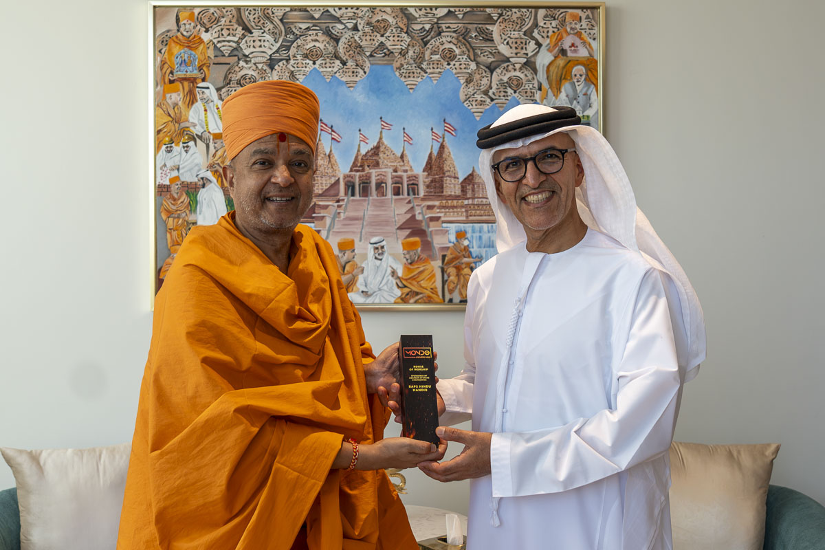 A Moment of Gratitude: Swami Brahmaviharidas thanks Dr. Mugheer Khamis Al Khaili, The Fairy Tale show Mondo award, reflecting on the support of the UAE’s rulers