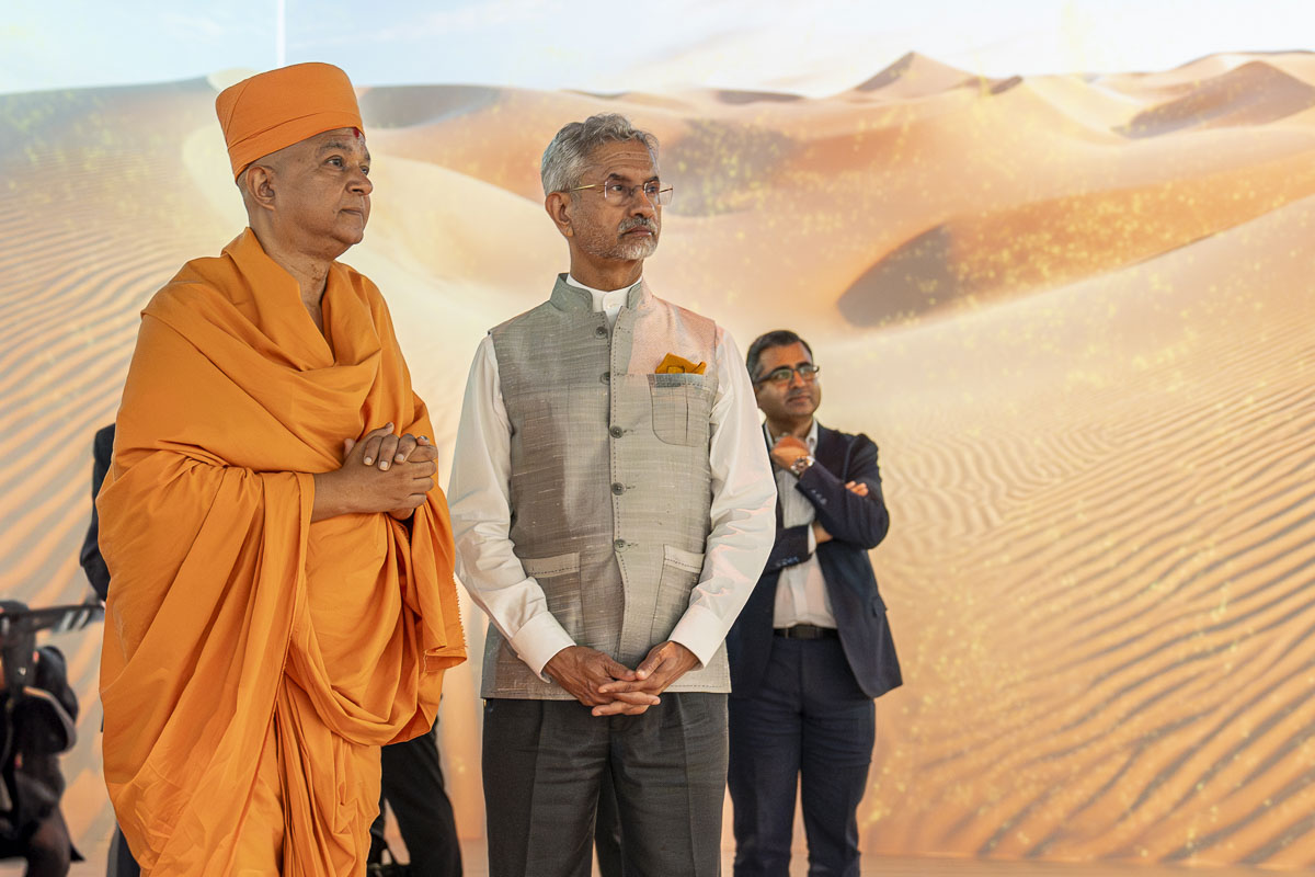 A moment of wonder: Dr. S. Jaishankar describes the immersive show, calling it a ‘real Fairy Tale’