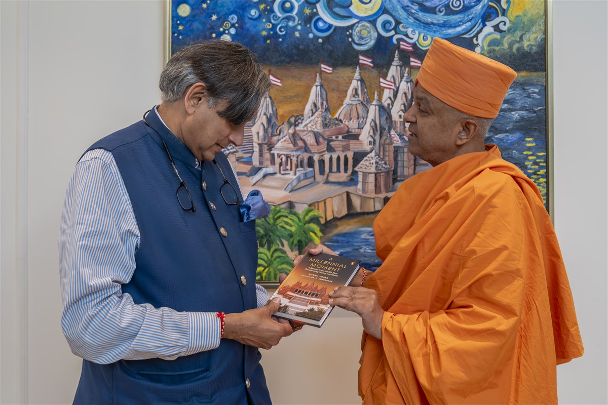 Dr. Shashi Tharoor Acclaims the BAPS Hindu Mandir, Abu Dhabi