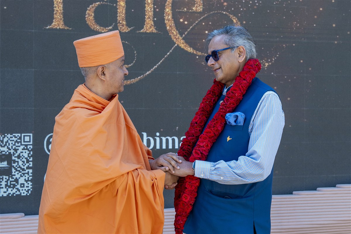 Dr. Shashi Tharoor Acclaims the BAPS Hindu Mandir, Abu Dhabi