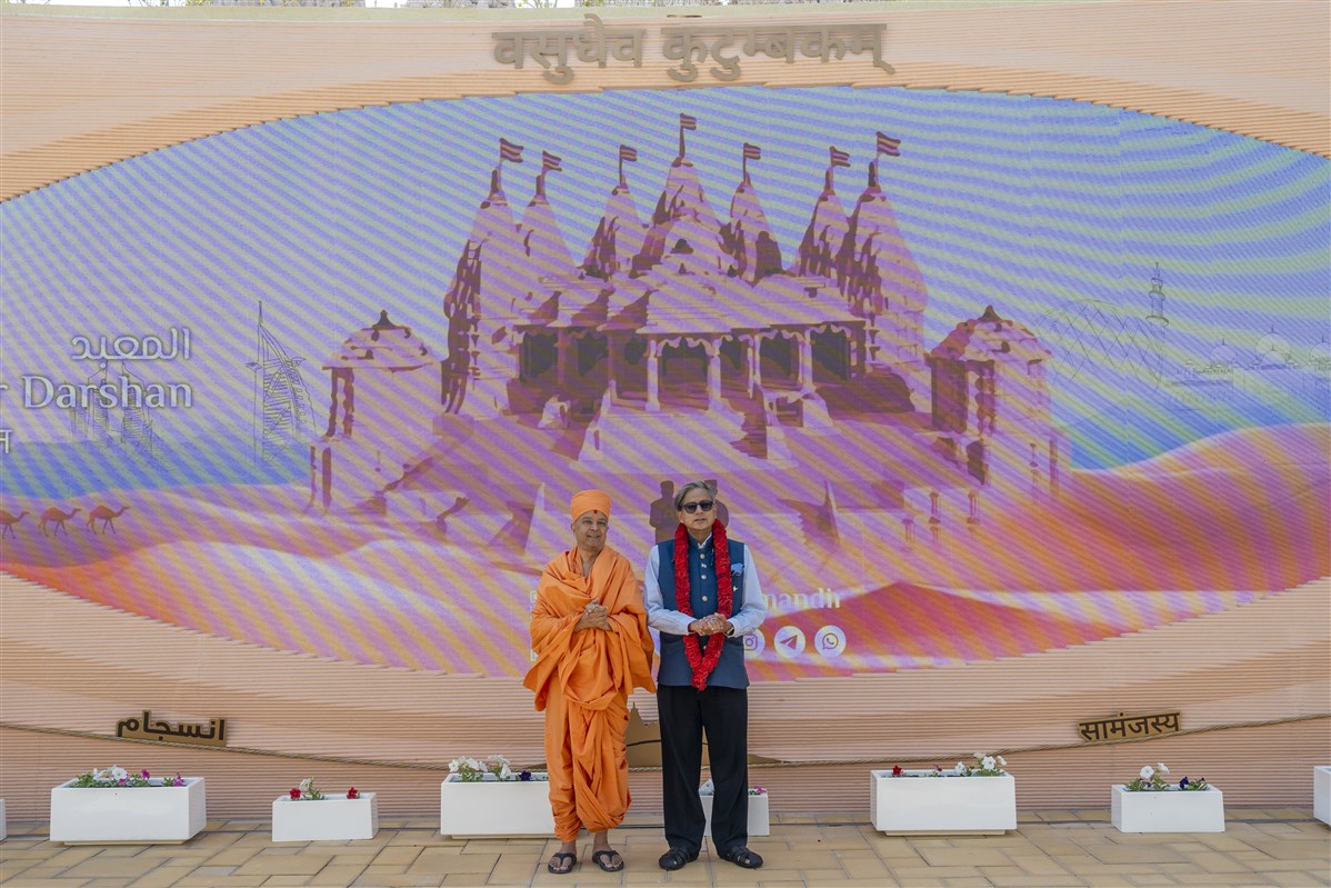 Dr. Shashi Tharoor Acclaims the BAPS Hindu Mandir