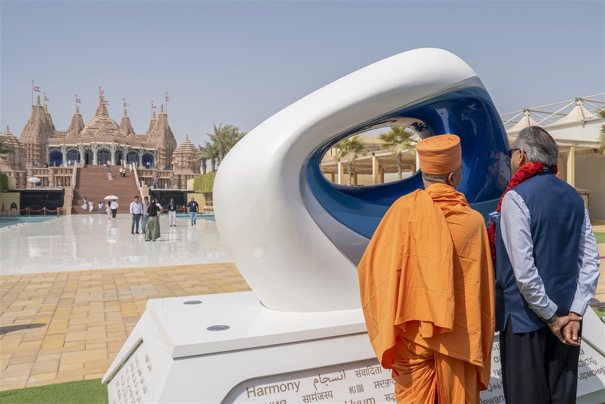 Dr. Shashi Tharoor Acclaims the BAPS Hindu Mandir, Abu Dhabi