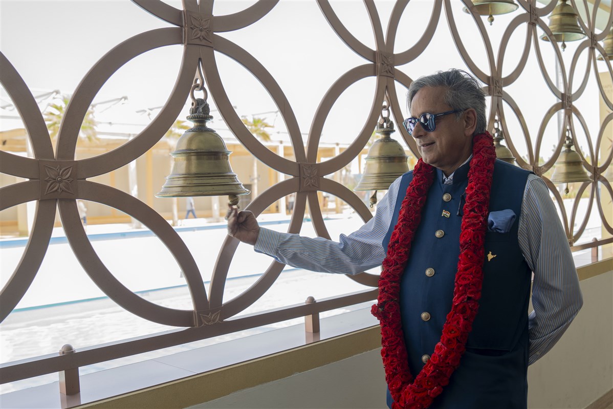 Dr. Shashi Tharoor Acclaims the BAPS Hindu Mandir, Abu Dhabi