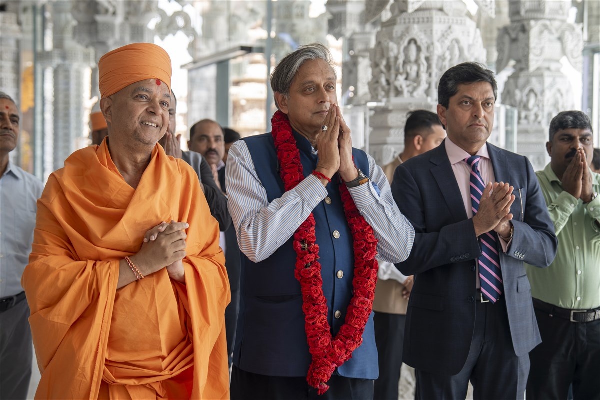 Dr. Shashi Tharoor Acclaims the BAPS Hindu Mandir, Abu Dhabi