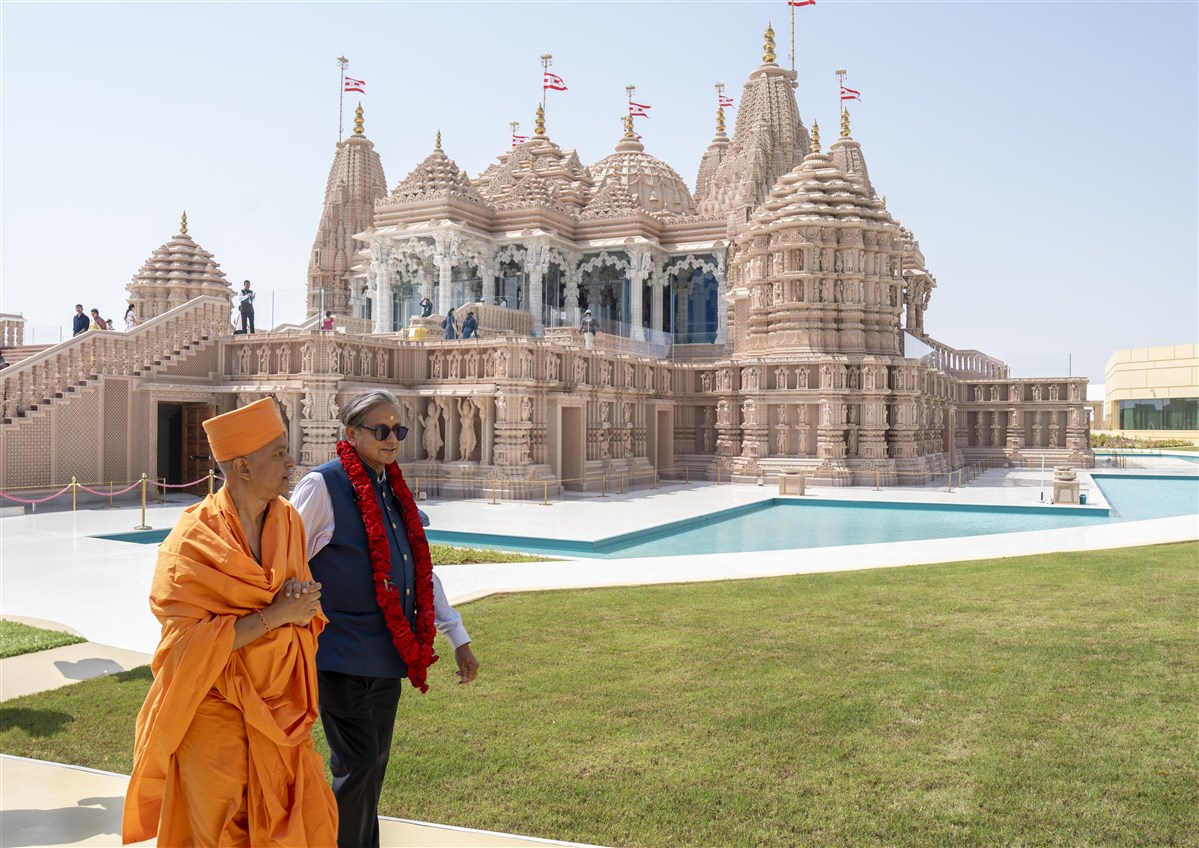 Dr. Shashi Tharoor Acclaims the BAPS Hindu Mandir, Abu Dhabi