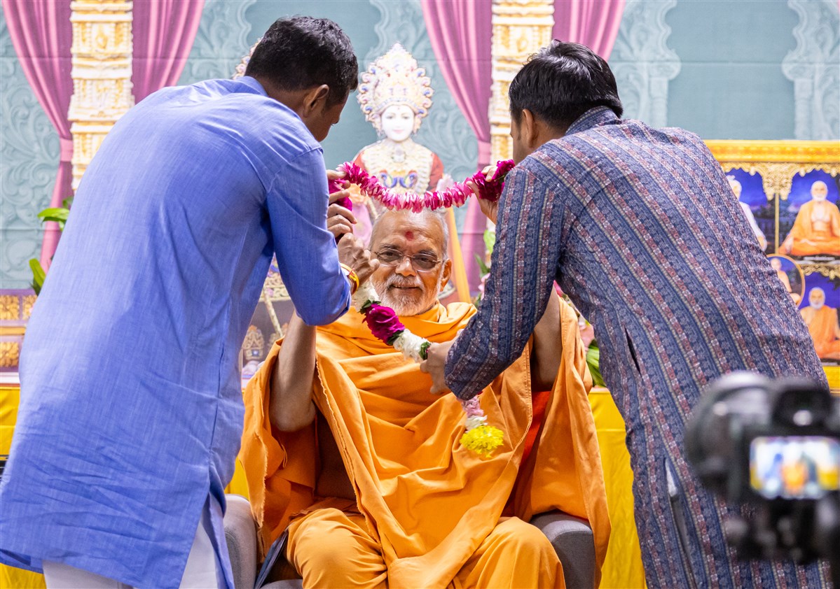 Satsang Vicharan by BAPS Swamis, Darwin