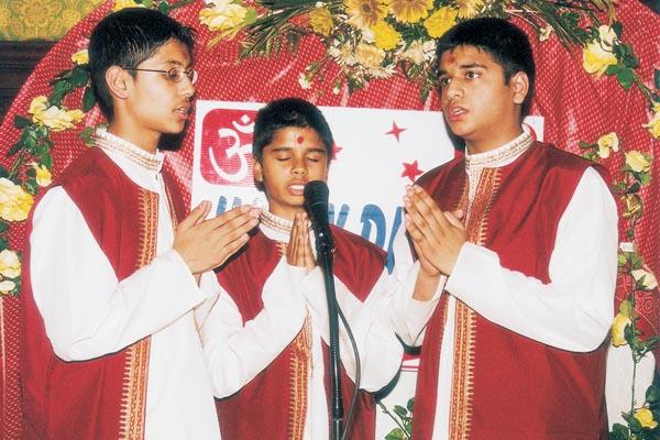 BAPS boys sing Shanti Paath and thal
