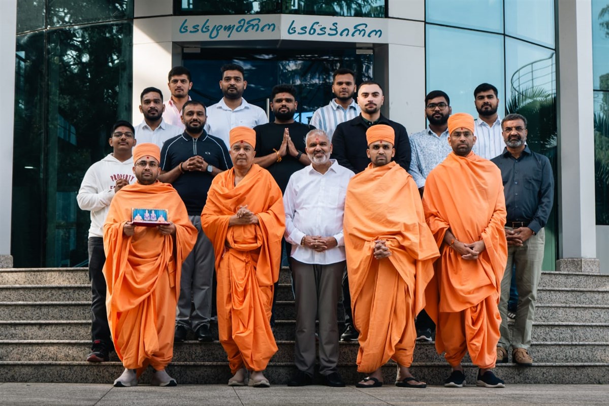 BAPS Swamis Inspire Over 700 Medical Students