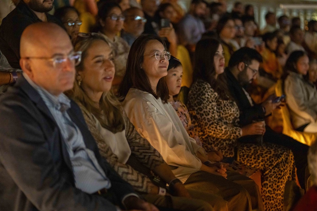 The audience was enlightened as Swami Brahmaviharidas highlighted that every challenge is an opportunity to grow, inspiring us to face life with courage, compassion, and determination to build a harmonious world.