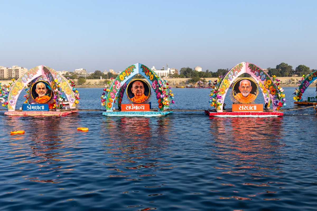 Decorative floats on the River Sabarmati