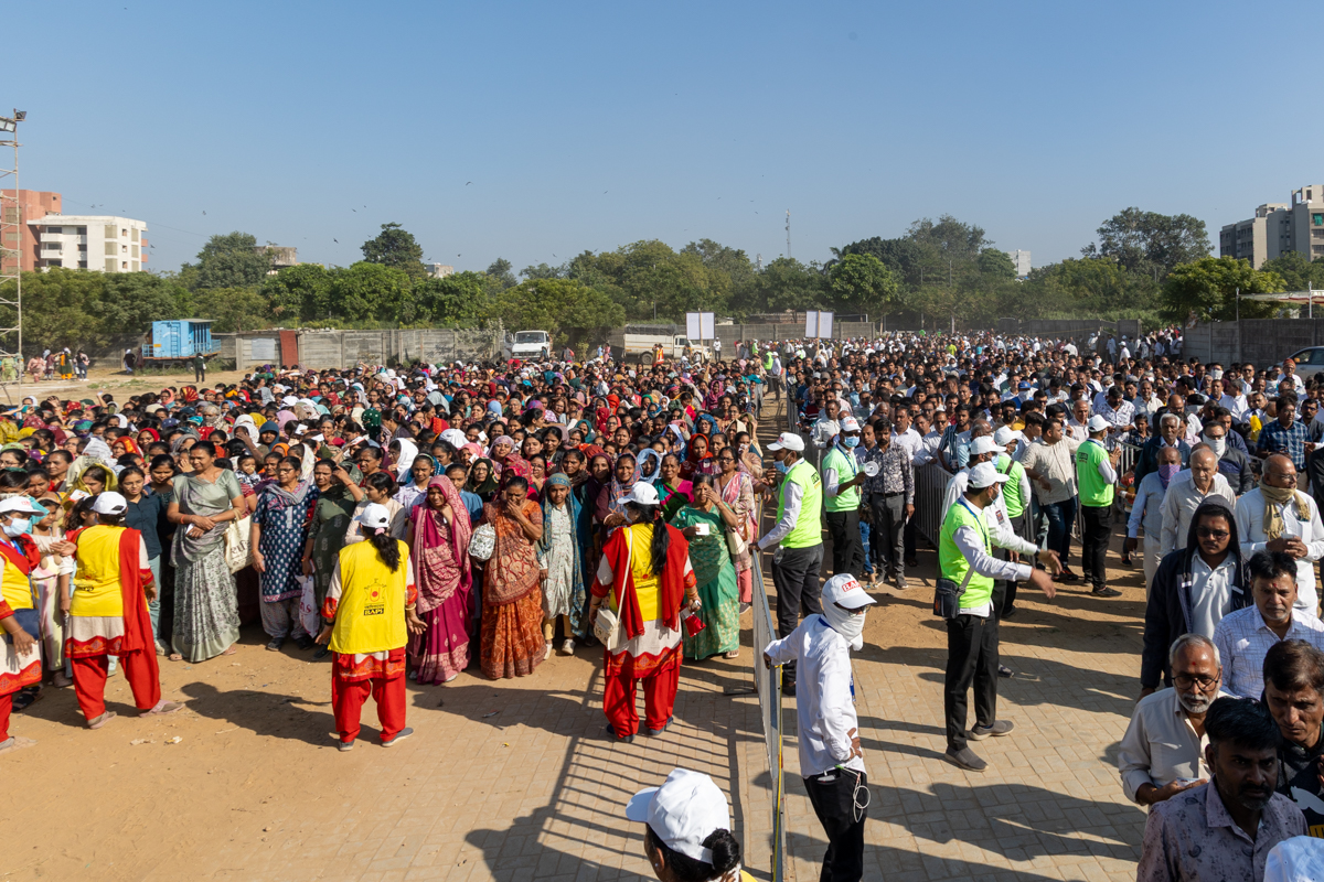 Devotees on their way to the celebration assembly