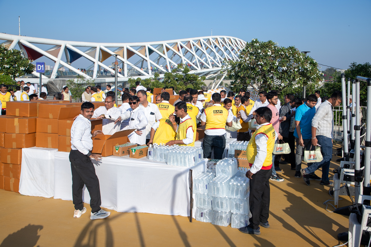 Preparations to distribute food packets